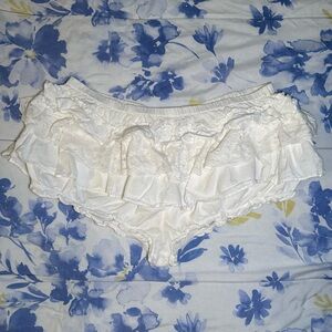 white urban outfitters cotton bloomer shorts with lace trim size XL